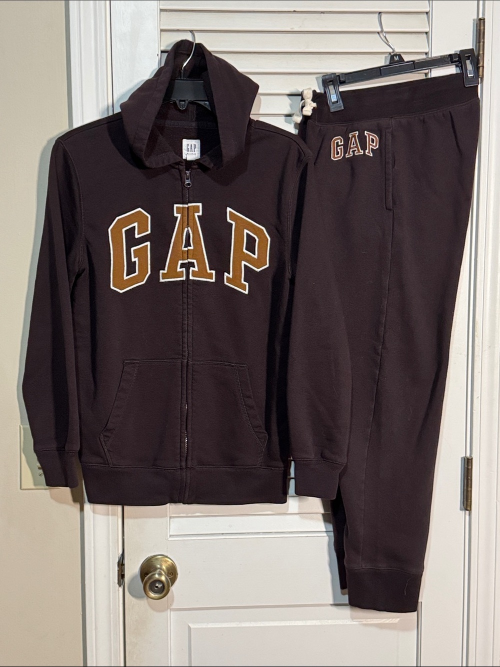 GAP Brown Hoodie & Jogger Set with Gold Lettering. XXL BOYS. Like New.